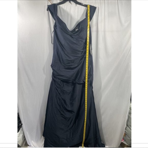 NWT $495 La Femme [‎ 18 ] Off Shoulder Ruched Satin Trumpet Gown in Navy #Q254 - Picture 7 of 13